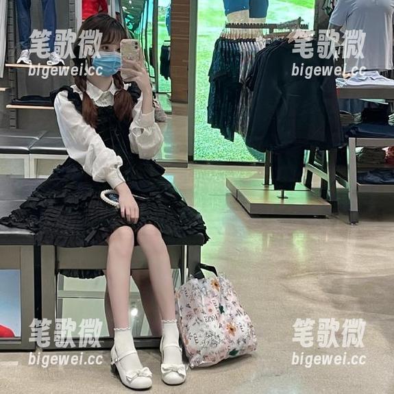 “51热门”首页今日纷扰，网友们又在紫禁城里捡瓜？