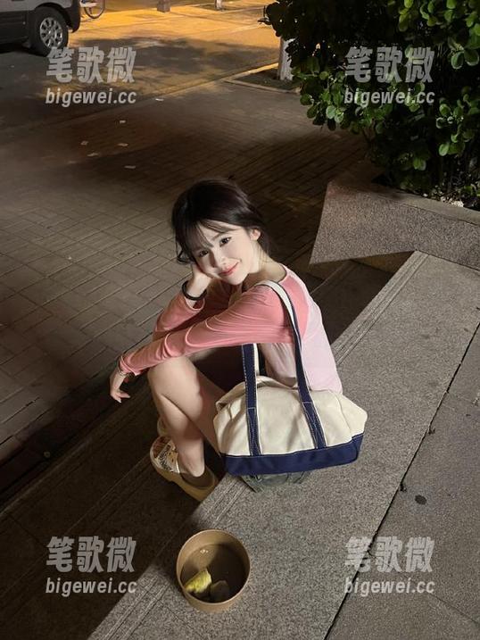 今天在zztt11看到了个小瓜，我可真心觉得要永不迷路，风景如画啊！