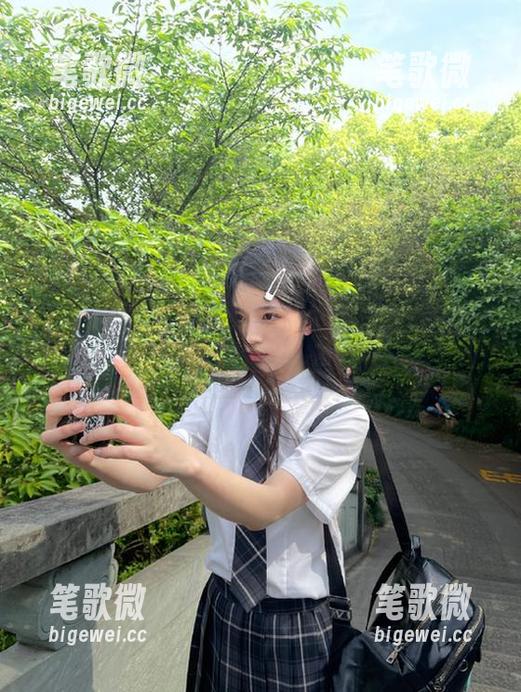 在zztthl.ccm网址里探寻，暗流涌动，瓜里藏着那一点神秘。