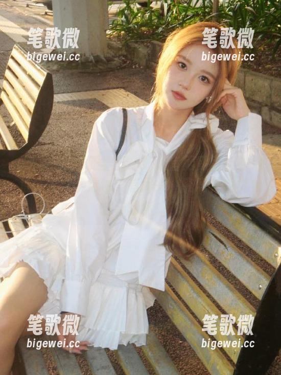 跟着五一吃瓜官网网页版的地址，再往下滑也没有尽头，究竟在贩卖什么样的焦虑？