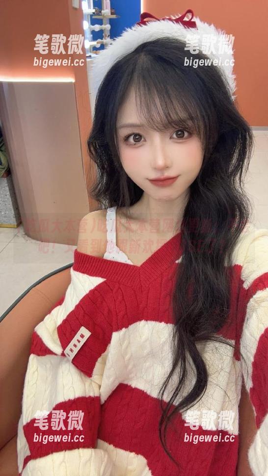 吃瓜大本营 吃瓜大本营网址更新:不会吧!又看到他跟新欢摆POSE了?