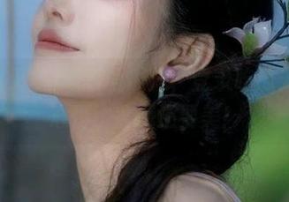 喝着西瓜汁，登录吃瓜天堂，心情比盆栽还要美！