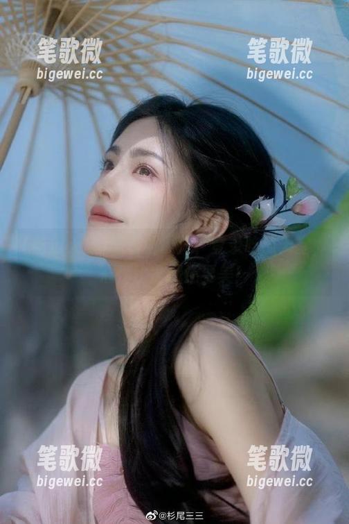 喝着西瓜汁，登录吃瓜天堂，心情比盆栽还要美！