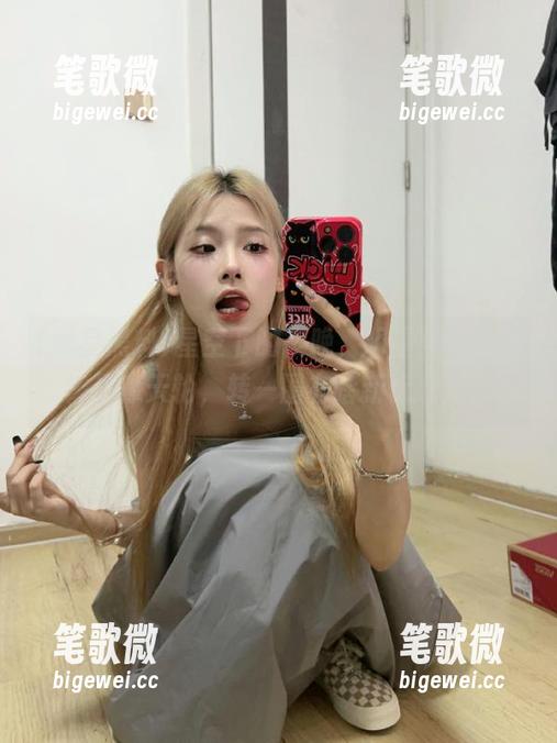 星空下的夜晚，明星黑料网页像是摩天轮，转一圈有啥新玩意儿？