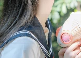 登录黑料不打烊，一边吃瓜一边感受假期的神奇。