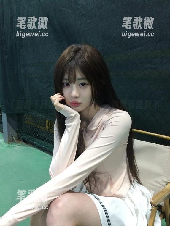 一边吃零食一边观看黑料不打烊zztt26，爽就是爽！