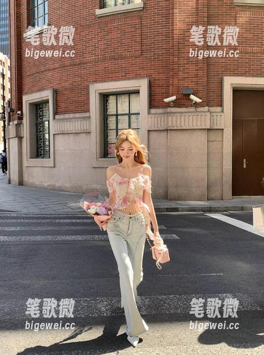 黑料正能量 在线围绕海角社区黑料正能量,小憋屈的故事麻辣来袭!